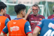 HLV Philippe Troussier loại Đinh Xuân Tiến khỏi danh sách U23 Việt Nam