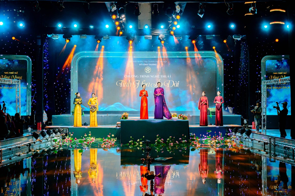 Tái hiện vẻ đẹp di sản của TPHCM qua tà áo dài - 4