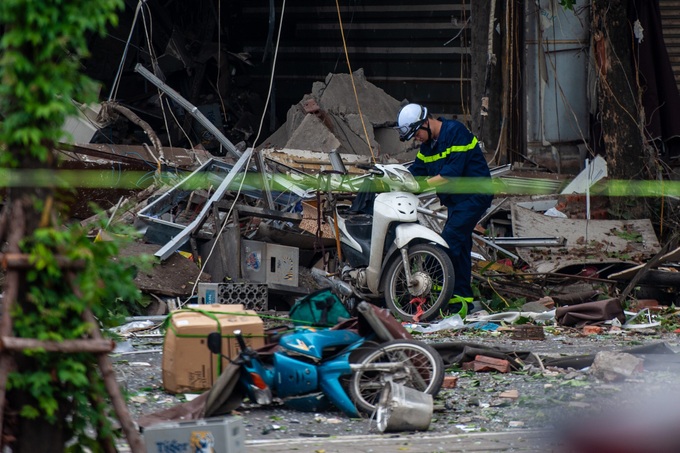 Nổ lớn ở quán ăn giữa Hà Nội, nhiều người bị thương - 2