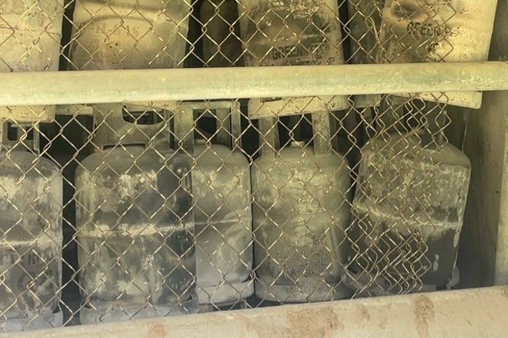 Công an điều tra lượng lớn bình gas nghi vấn bị độ - 3 Công an điều tra lượng lớn bình gas nghi vấn bị độ - 3