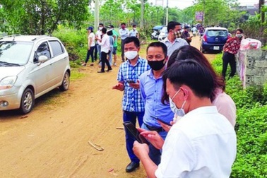 Nhiều người bỏ bê kinh doanh lao vào cơn sốt đất, có nơi tăng 2-3 lần/tháng