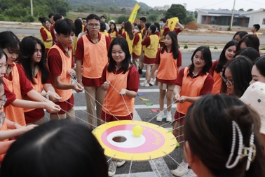 Hơn 100 học sinh tham gia chương trình trải nghiệm "Thủ lĩnh tài ba"