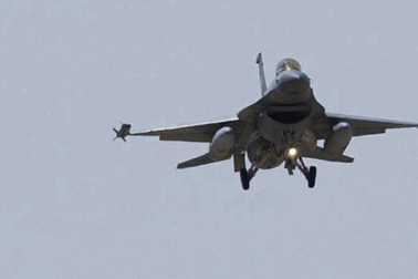 Mỹ không khích quân đội Syria, 62 binh sĩ thiệt mạng