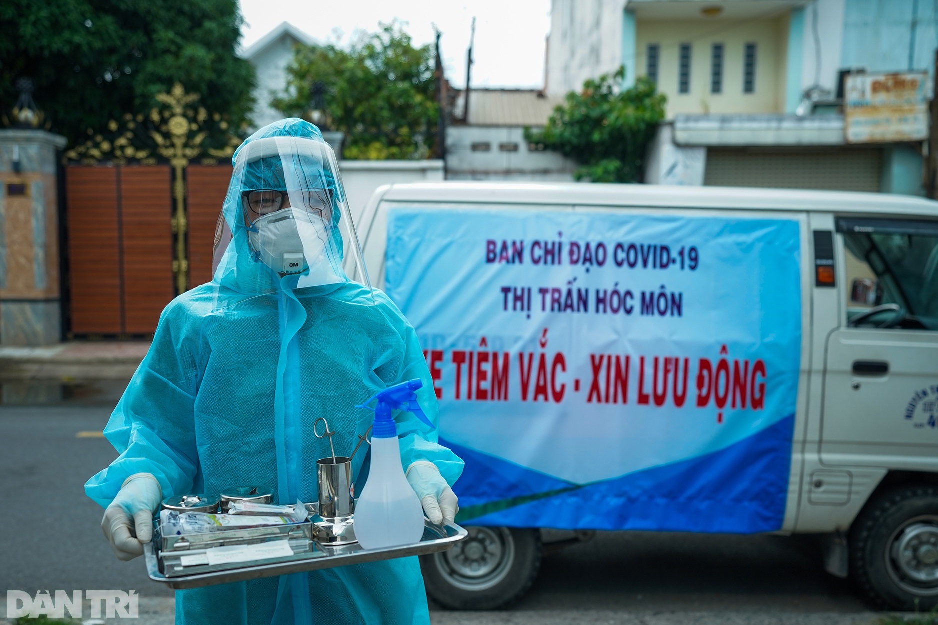Cụ bà bật khóc khi được tiêm vắc xin ngừa Covid-19 tại nhà - 14 Cụ bà bật khóc khi được tiêm vắc xin ngừa Covid-19 tại nhà - 14
