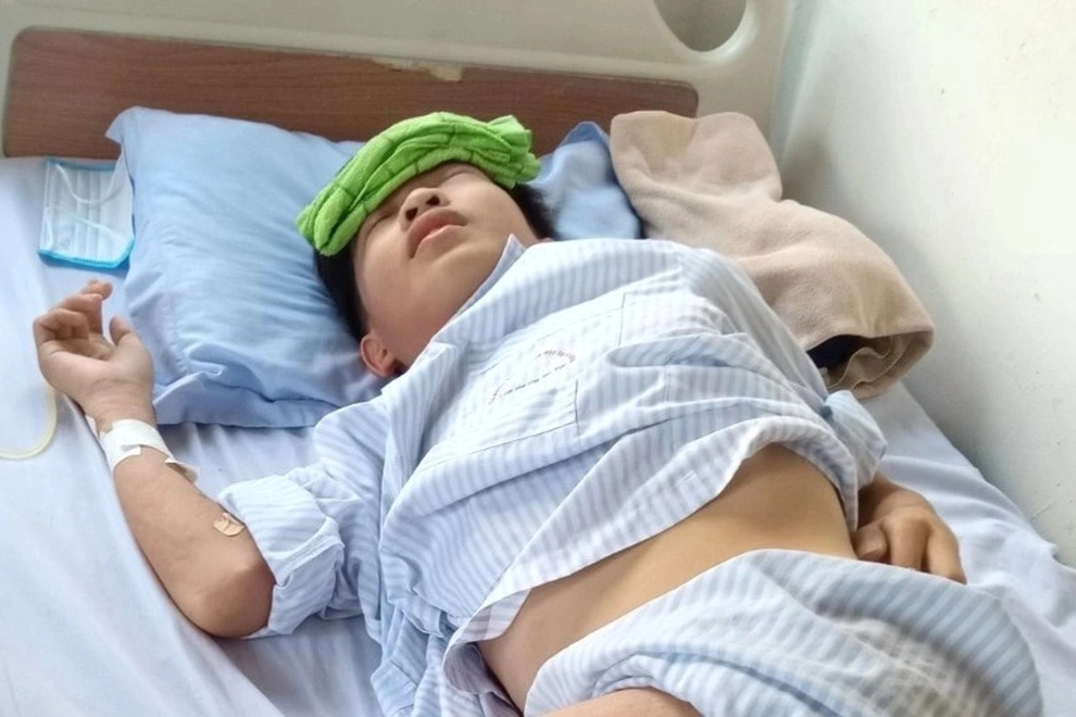 Người mẹ khóc cạn nước mắt khi con cùng cha đối diện với ung thư quái ác - 1 Người mẹ khóc cạn nước mắt khi con cùng cha đối diện với ung thư quái ác - 1