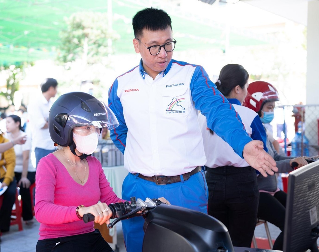 1.400 học sinh và phụ huynh được đào tạo kiến thức an toàn giao thông từ Honda - 4 1.400 học sinh và phụ huynh được đào tạo kiến thức an toàn giao thông từ Honda - 4