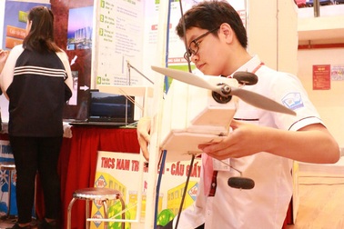 Hà Nội: Khai mạc cuộc thi Khoa học kĩ thuật cho học sinh THPT lần 8