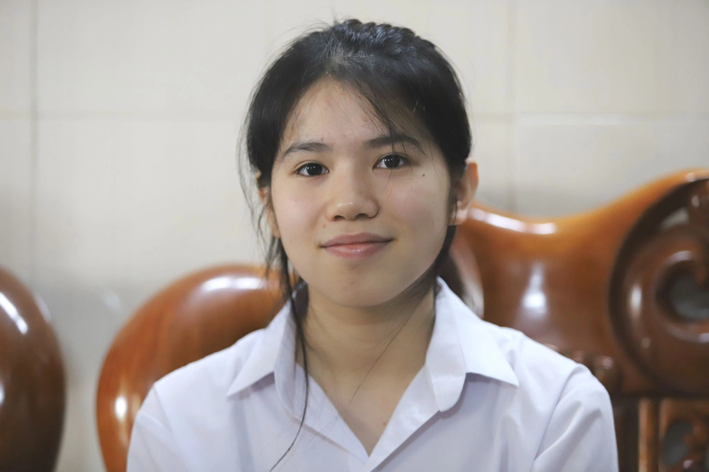 Nữ sinh có điểm thi khối A1 cao nhất Hà Tĩnh 29,35: Không dùng facebook - 1 Nữ sinh có điểm thi khối A1 cao nhất Hà Tĩnh 29,35: Không dùng facebook - 1