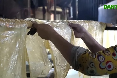 Làng nghề tàu hũ ky tất bật làm hàng trong tháng "cô hồn"