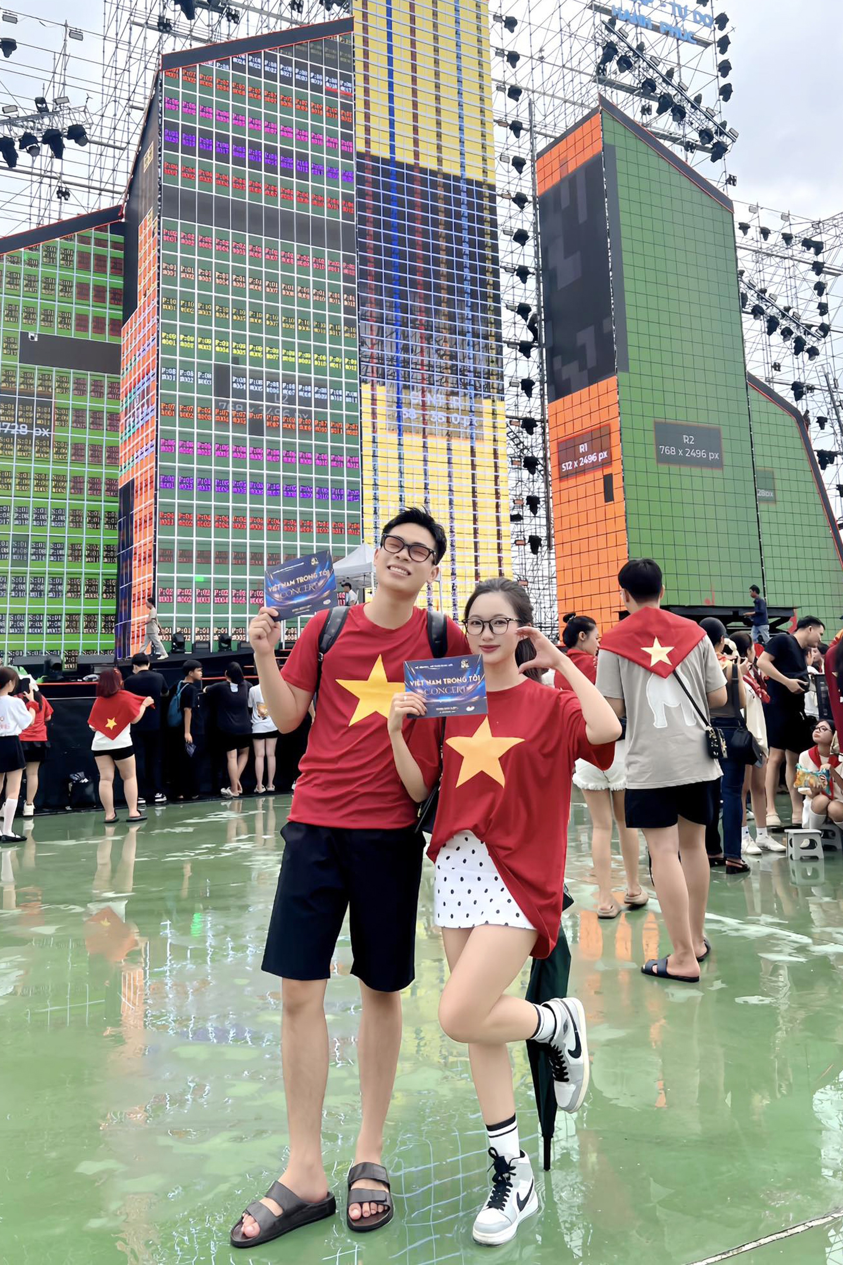 Hàng nghìn khán giả đội mưa xem concert quốc gia Việt Nam trong tôi - 4 Hàng nghìn khán giả đội mưa xem concert quốc gia Việt Nam trong tôi - 4