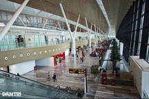 Đối tượng trốn truy nã bị bắt khi vừa đặt chân về nước