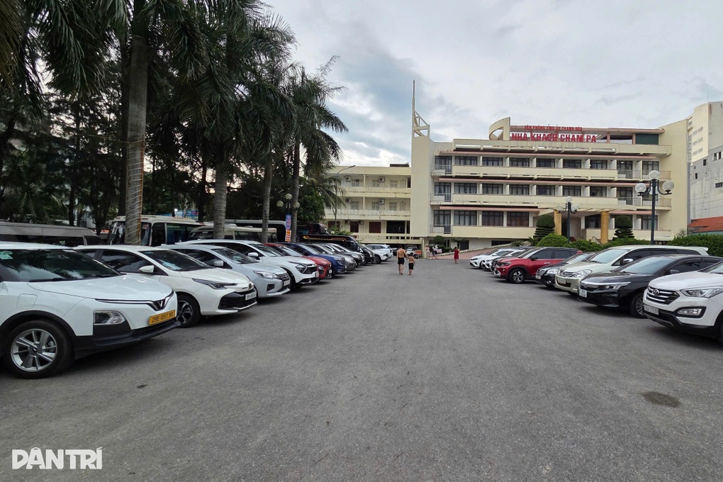 Nắng nóng, Sầm Sơn đông nghịt du khách, nhiều khách sạn “cháy phòng” - 3