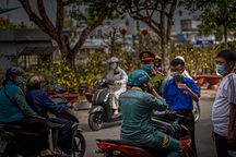 Tặng khẩu trang phòng, chống dịch Covid-19