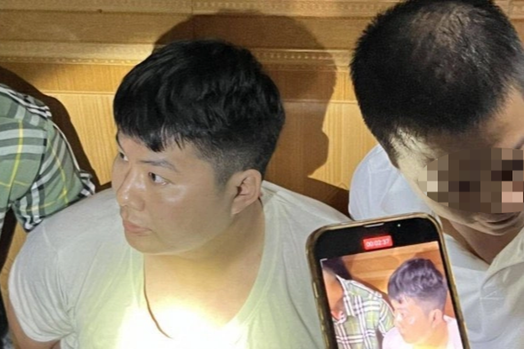 Bắt giữ nghi phạm cướp gần 700 triệu đồng tại ngân hàng - 2 Bắt giữ nghi phạm cướp gần 700 triệu đồng tại ngân hàng - 2