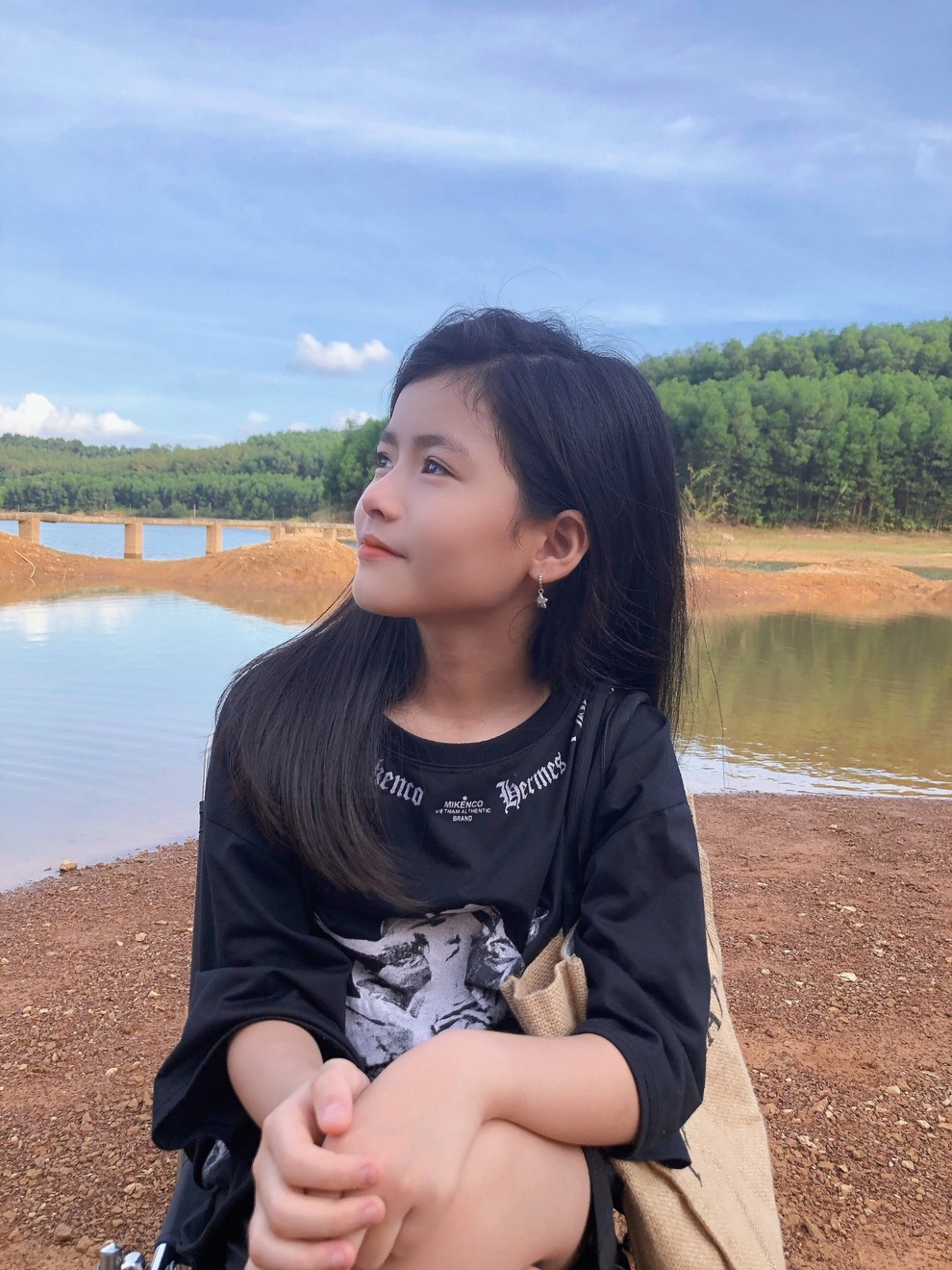 Bé gái xứ Nghệ bỗng nổi như cồn với clip làm nũng anh trai - 10 Bé gái xứ Nghệ bỗng nổi như cồn với clip làm nũng anh trai - 10