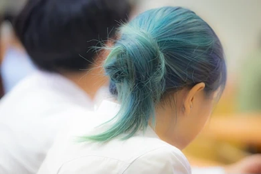 Vì sao thầy cô được phép nhuộm tóc còn học sinh thì không?