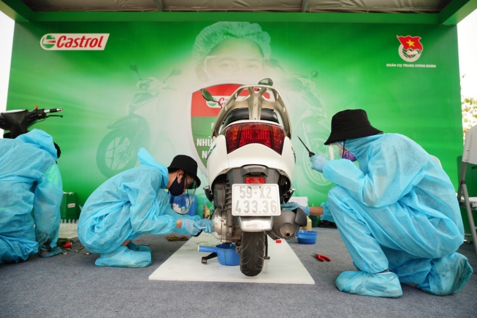 Castrol ủng hộ tuyến đầu chống dịch bằng những hành động ý nghĩa - 3 Castrol ủng hộ tuyến đầu chống dịch bằng những hành động ý nghĩa - 3
