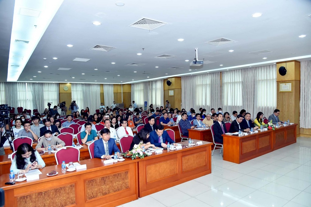 Để tiếng mẹ đẻ là niềm tự hào của mỗi người Việt ở bất cứ đâu - 2 Để tiếng mẹ đẻ là niềm tự hào của mỗi người Việt ở bất cứ đâu - 2
