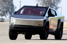 Bán tải điện Tesla Cybertruck bị triệu hồi lần thứ 7 trong chưa đến một năm