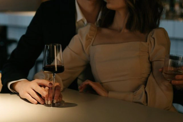 Chồng nuôi sugar baby, vợ sống trong cuộc hôn nhân như "xác sống"