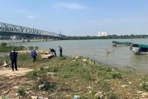 Bỏ Santafe trên cầu, người đàn ông nghi nhảy sông tự vẫn