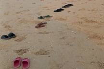 Vụ 2 nữ sinh đuối nước: Trên bờ có 6 đôi dép