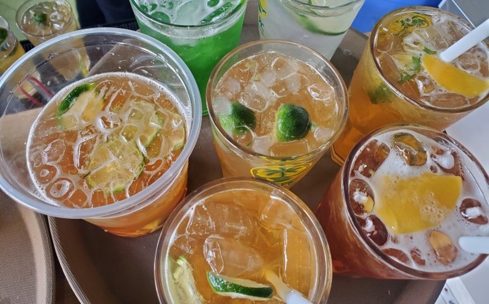 Vỉa hè trà chanh lên giá 15 ngàn đồng, quán cafe thu 100 ngàn đồng/cốc sữa chua - 1 Vỉa hè trà chanh lên giá 15 ngàn đồng, quán cafe thu 100 ngàn đồng/cốc sữa chua - 1