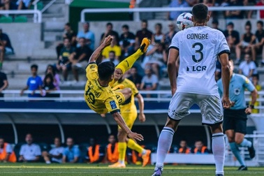 HLV Pau FC chỉ ra điểm yếu lớn nhất của Quang Hải