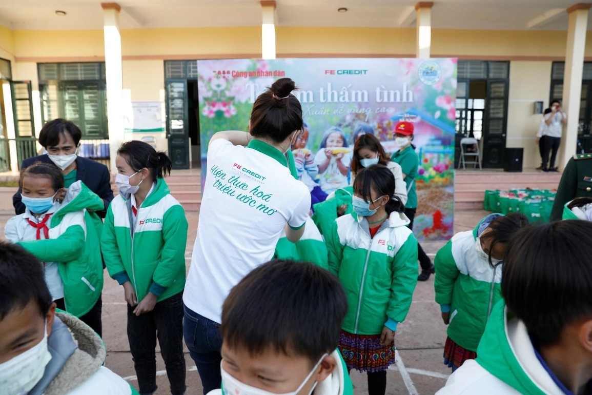 Giữ ngọn lửa ấm vùng Điện Biên - 4