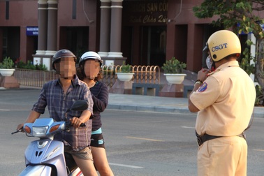 Hàng loạt trường hợp ra đường không đeo khẩu trang bị phạt 1 - 3 triệu đồng