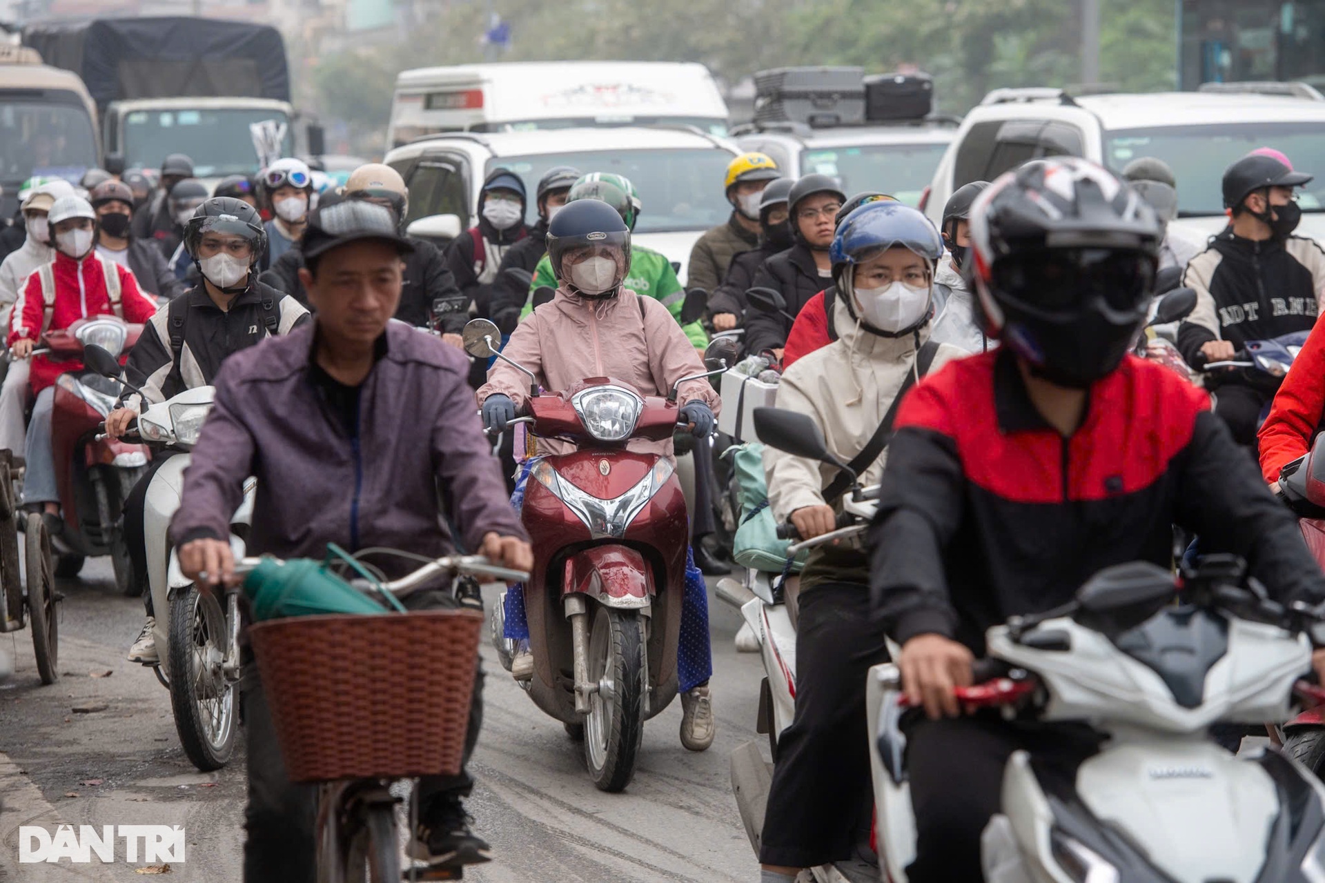Người dân đổ về Thủ đô ngày cuối kỳ nghỉ, các tuyến đường cửa ngõ tắc dài - 6 Người dân đổ về Thủ đô ngày cuối kỳ nghỉ, các tuyến đường cửa ngõ tắc dài - 6