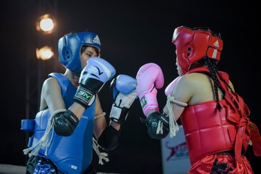 Yaya Trương Nhi khiến người xem nghẹt thở khi đấu Muay Thai với Kim Nhung