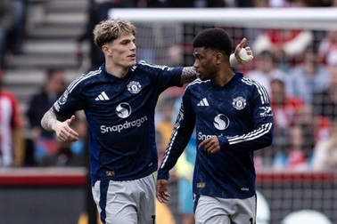 Man Utd  trắng tay trong "cơn mưa bàn thắng" trên sân Brentford