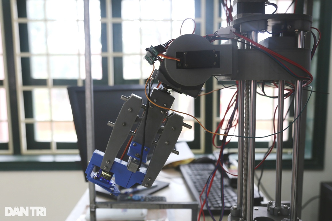 Học sinh chế tạo robot lấy mẫu xét nghiệm Covid-19 - 6 Học sinh chế tạo robot lấy mẫu xét nghiệm Covid-19 - 6