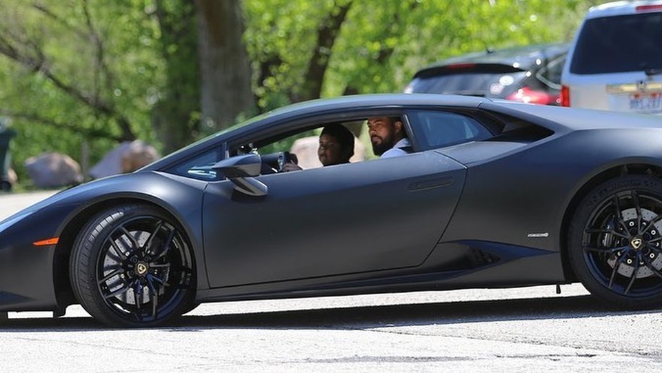 Đoạn kết bất ngờ cho cậu bé 5 tuổi tự lái ô tô đi mua xe Lamborghini - 4 Đoạn kết bất ngờ cho cậu bé 5 tuổi tự lái ô tô đi mua xe Lamborghini - 4