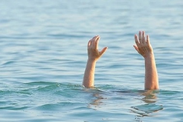 Đến hồ câu cá, bé trai 10 tuổi đuối nước tử vong