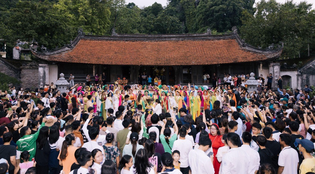 Thí sinh Miss Grand mặc áo tứ thân, nhảy sạp để quảng bá văn hóa Việt Nam - 2 Thí sinh Miss Grand mặc áo tứ thân, nhảy sạp để quảng bá văn hóa Việt Nam - 2