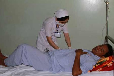 Mổ cấp cứu ngư dân bị thủng dạ dày ở Trường Sa