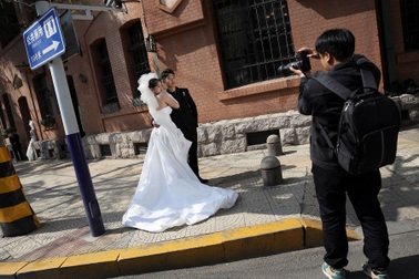 Giới trẻ Trung Quốc và những đám cưới "3 không" bất thường