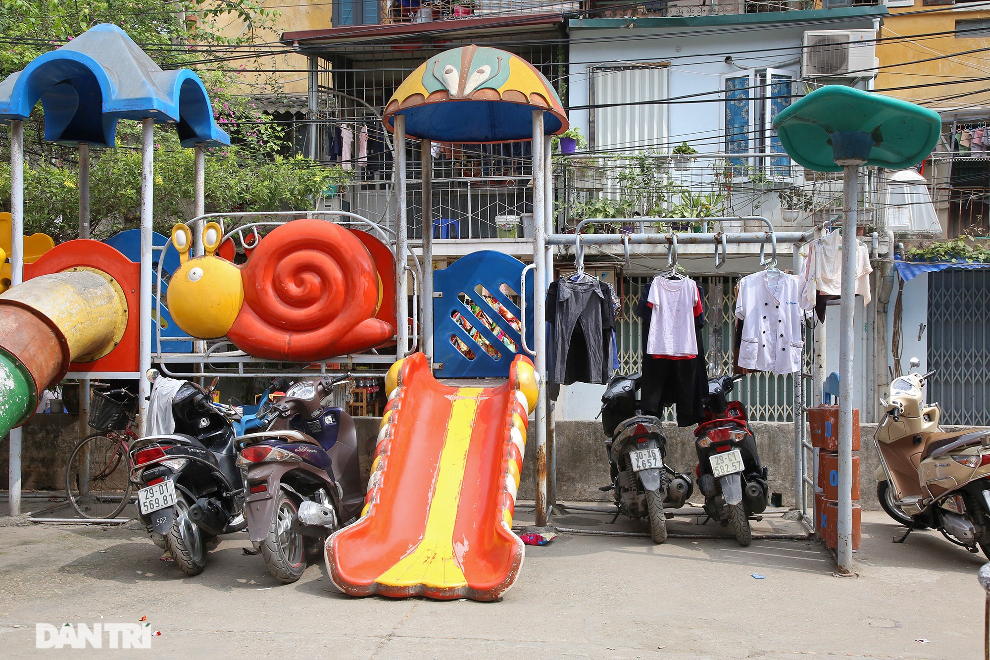 Những sân chơi trẻ em siêu nhỏ trong khu dân cư đông đúc hàng vạn người ở - 11 Những sân chơi trẻ em siêu nhỏ trong khu dân cư đông đúc hàng vạn người ở - 11