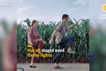 Video vợ chồng nông dân nhảy múa trước khi làm đồng, thu hút triệu lượt xem