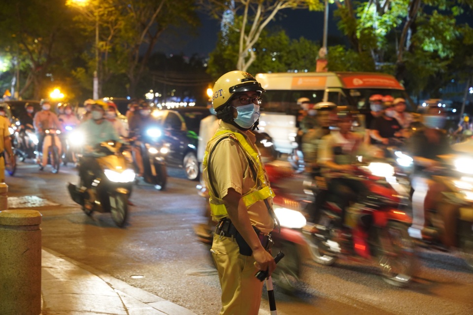 Mãn nhãn với pháo hoa rực rỡ đón chào năm mới - 57 Mãn nhãn với pháo hoa rực rỡ đón chào năm mới - 57