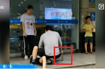 Con gái mới lớn có bạn trai và cách hành xử gây phẫn nộ của ông bố