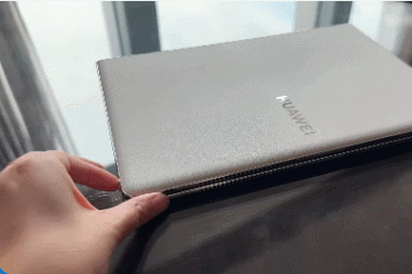 Cận cảnh laptop màn hình gập, chạy hệ điều hành tự phát triển của Huawei