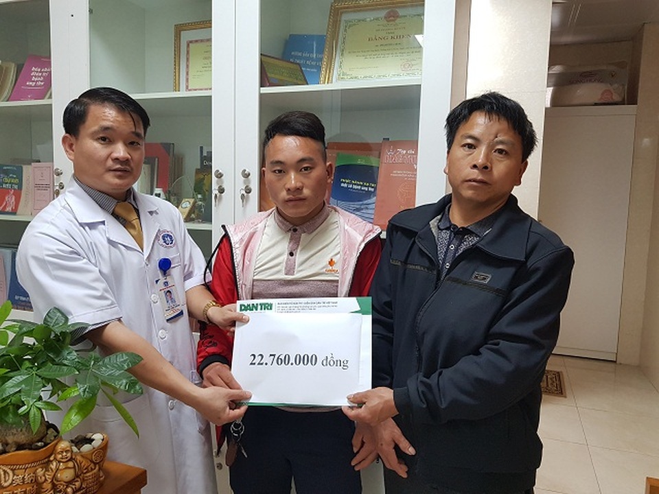 Bạn đọc giúp đỡ hàng chục triệu đồng cho người phụ nữ không biết tiếng Kinh chữa bệnh - 3 Bạn đọc giúp đỡ hàng chục triệu đồng cho người phụ nữ không biết tiếng Kinh chữa bệnh - 3