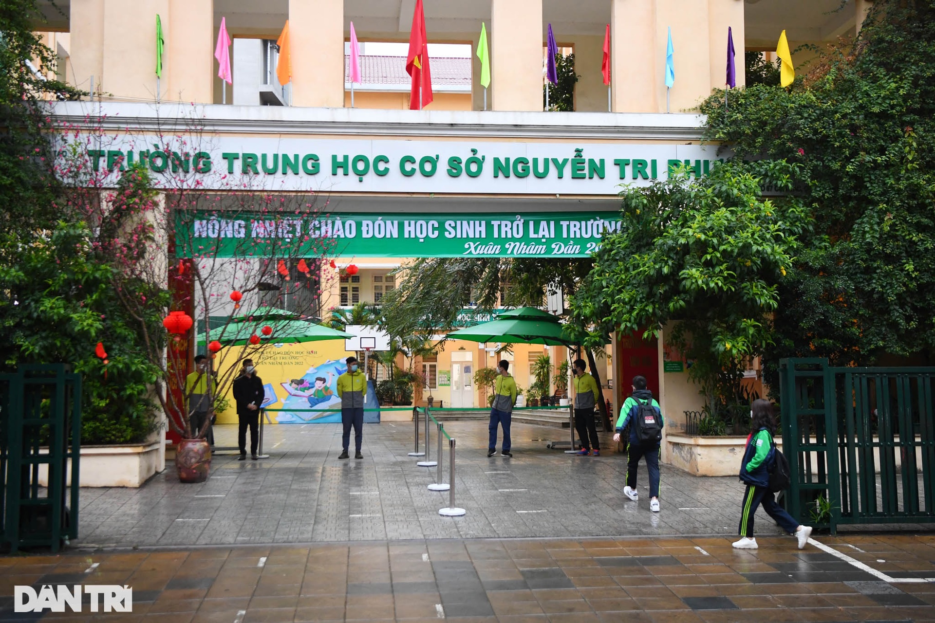 Học sinh Hà Nội hân hoan trở lại trường sau hơn 7 tháng học trực tuyến - 1 Học sinh Hà Nội hân hoan trở lại trường sau hơn 7 tháng học trực tuyến - 1