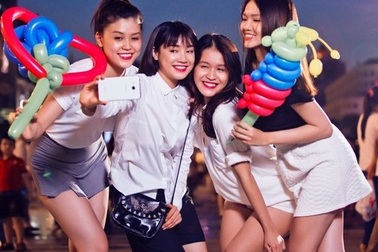 Giới trẻ đua nhau khoe hình chụp buổi tối cực đẹp