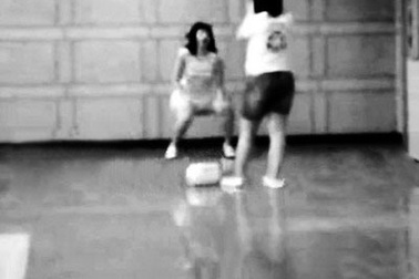 “Nhảy hiện đại” hay “nhảy khiêu khích”?