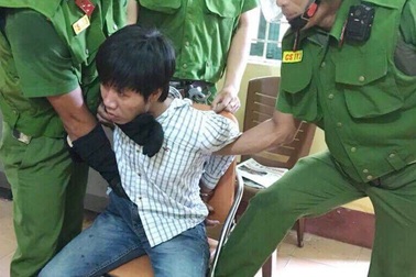 “Quý tử” nghi ngáo đá dùng dao uy hiếp mẹ và dọa đốt nhà