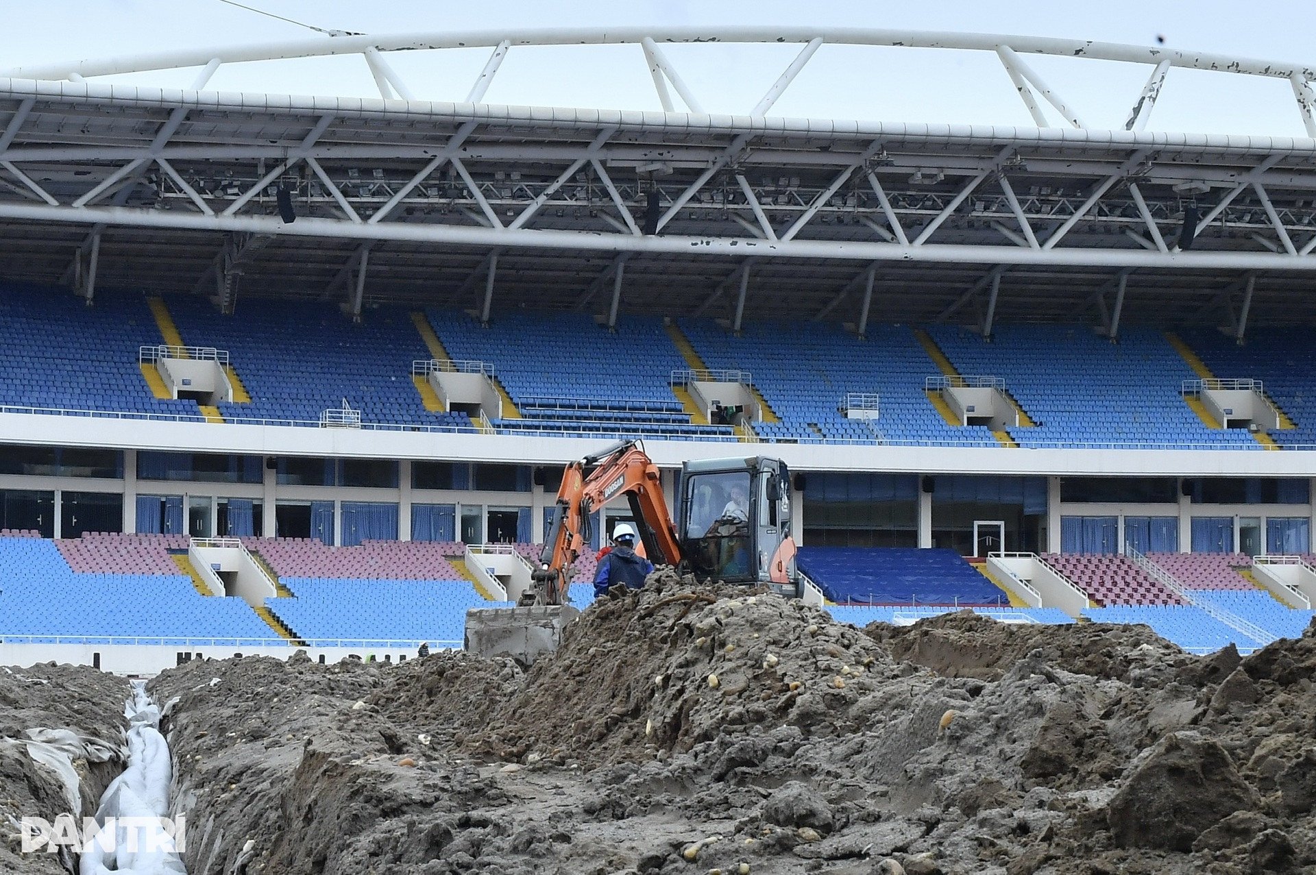 Sân Mỹ Đình cải tạo, chuẩn bị trồng cỏ mới như Old Trafford - 2